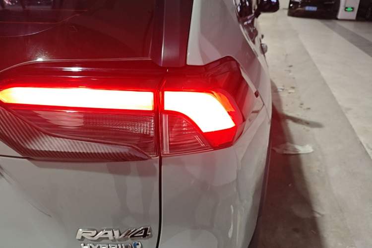 Used Toyota RAV4 2021 Dual-Engine 2.5L E-CVT Two-Wheel Drive Elite Edition Right Rear Taillight