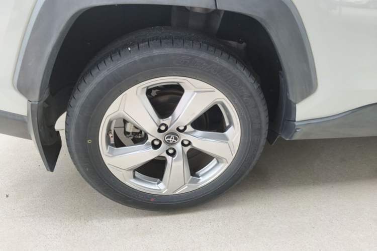Used Toyota RAV4 2021 2.0L CVT Two-Wheel Drive Fashion Edition Right Rear Wheel Hub