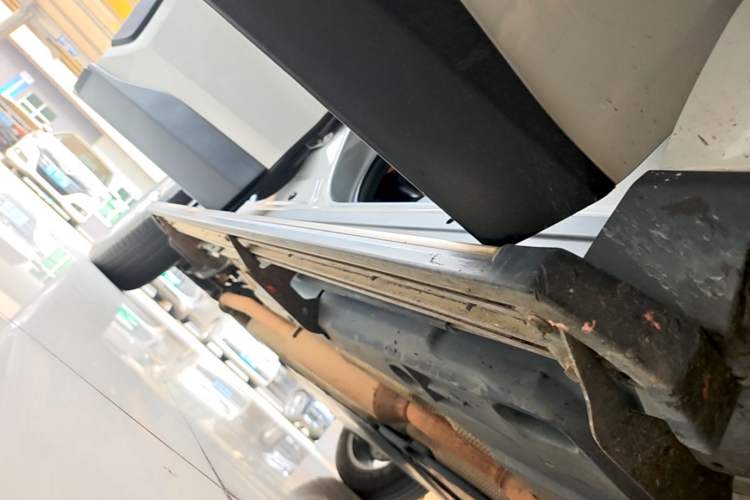 Used Toyota RAV4 2021 Dual-Engine 2.5L E-CVT Two-Wheel Drive Elite Edition Right Side Sill