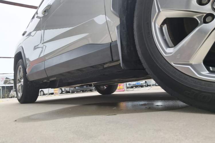 Used Toyota RAV4 2021 2.0L CVT Two-Wheel Drive Fashion Edition Right Side Sill