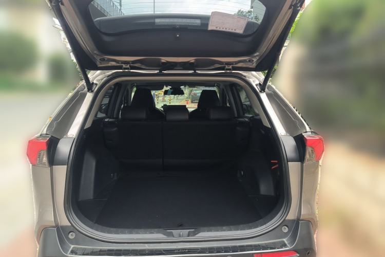 Used Toyota RAV4 2021 Revised Version Dual-Motor Hybrid 2.5L E-CVT Two-Wheel Drive Elite Edition Trunk
