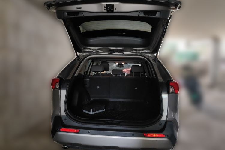 Used Toyota RAV4 2021 2.0L CVT Two-Wheel Drive Fashion Edition Trunk