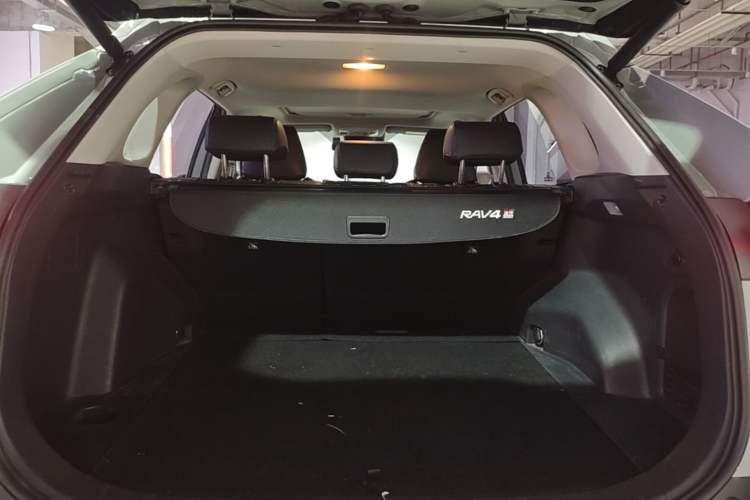Used Toyota RAV4 2021 Dual-Engine 2.5L E-CVT Two-Wheel Drive Elite Edition Trunk