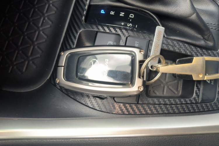 Used Toyota RAV4 2021 Revised Version Dual-Motor Hybrid 2.5L E-CVT Two-Wheel Drive Elite Edition Vehicle Key