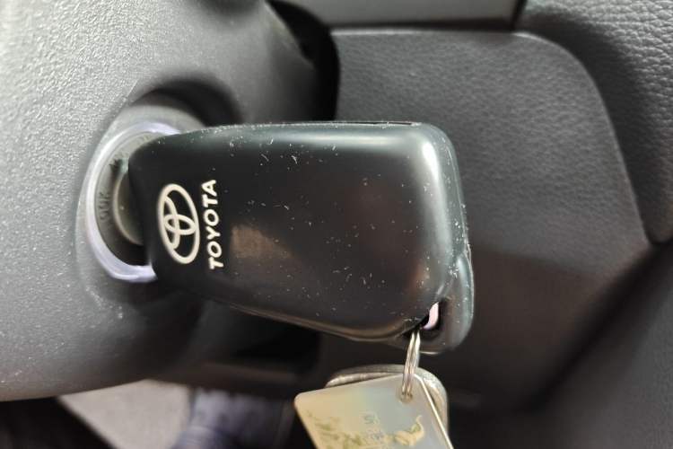 Used Toyota RAV4 2021 2.0L CVT Two-Wheel Drive Urban Edition Vehicle Key