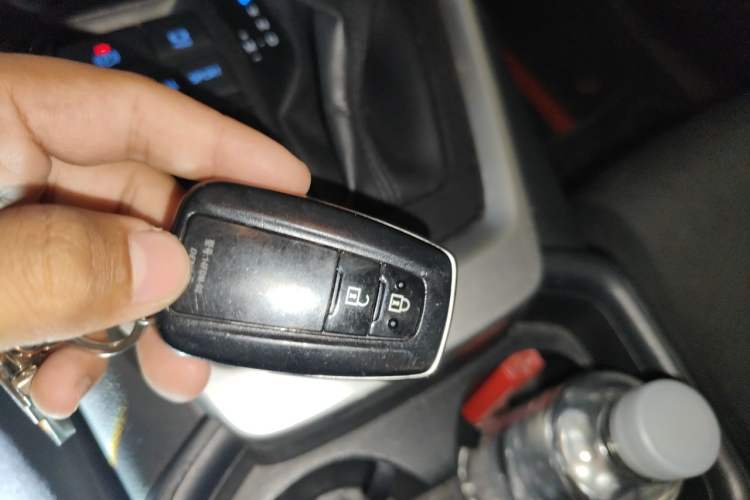 Used Toyota RAV4 2021 2.0L CVT Two-Wheel Drive Fashion Edition Vehicle Key
