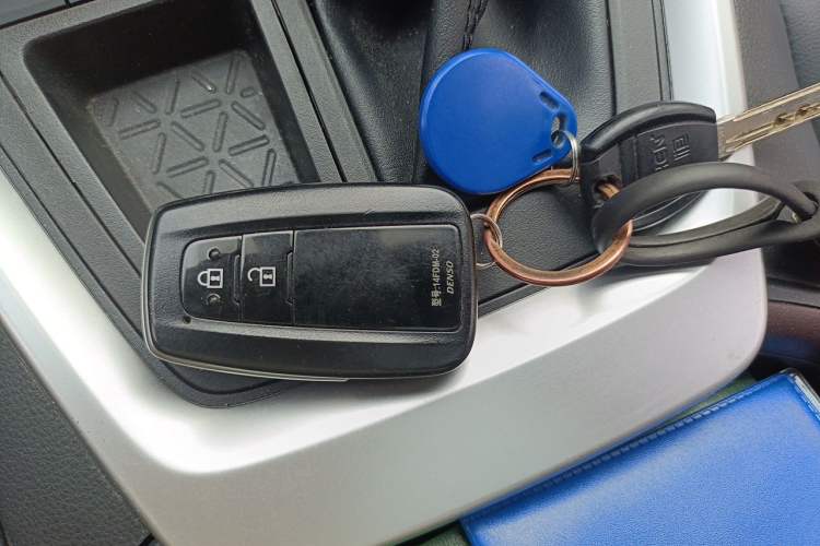 Used Toyota RAV4 2021 2.0L CVT Two-Wheel Drive Fashion PLUS Edition Vehicle Key