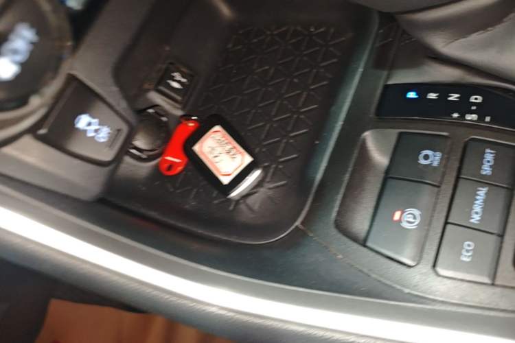 Used Toyota RAV4 2021 Dual-Engine 2.5L E-CVT Two-Wheel Drive Elite Edition Vehicle Key