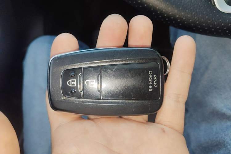 Used Toyota RAV4 2021 2.0L CVT Two-Wheel Drive Fashion Edition Vehicle Key