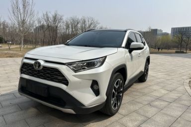 Used Toyota RAV4 2021 2.0L CVT Four-Wheel Drive Premium Edition