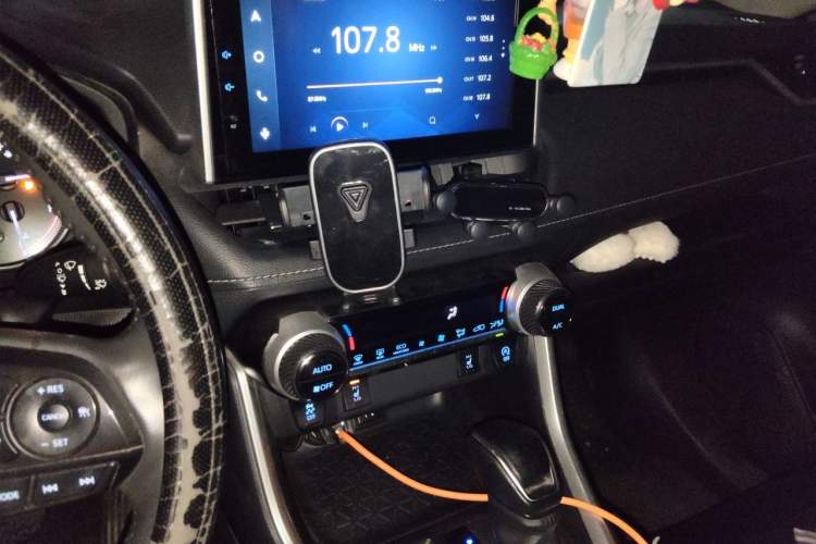 Used Toyota RAV4 2021 2.0L CVT Two-Wheel Drive Fashion PLUS Edition Audio And AC Panel