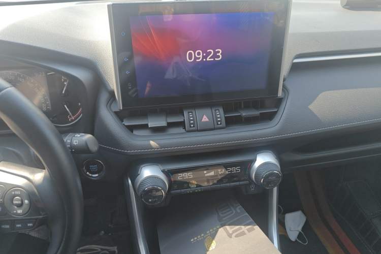 Used Toyota RAV4 2021 2.0L CVT Two-Wheel Drive Fashion Edition Audio And AC Panel
