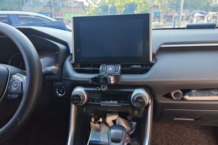 Used Toyota RAV4 2021 2.0L CVT Two-Wheel Drive Fashion Edition Audio And AC Panel