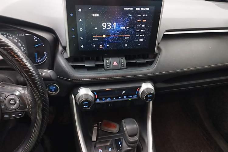 Used Toyota RAV4 2021 Dual-Engine 2.5L E-CVT Two-Wheel Drive Elite Edition Audio And AC Panel