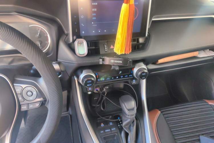 Used Toyota RAV4 2021 2.0L CVT Two-Wheel Drive Fashion Edition Audio And AC Panel
