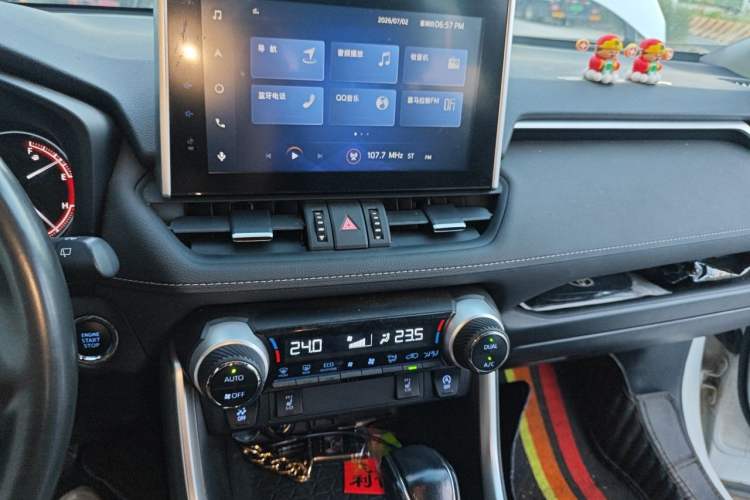 Used Toyota RAV4 2021 2.0L CVT Two-Wheel Drive Fashion PLUS Edition Audio And AC Panel