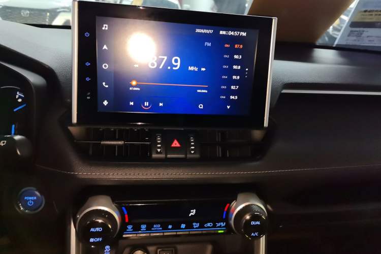 Used Toyota RAV4 2021 Revised Version Dual-Motor Hybrid 2.5L E-CVT Two-Wheel Drive Elite Edition Audio And AC Panel