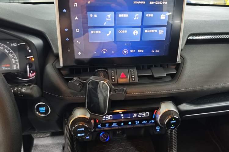 Used Toyota RAV4 2021 2.0L CVT Two-Wheel Drive Fashion Edition Audio And AC Panel