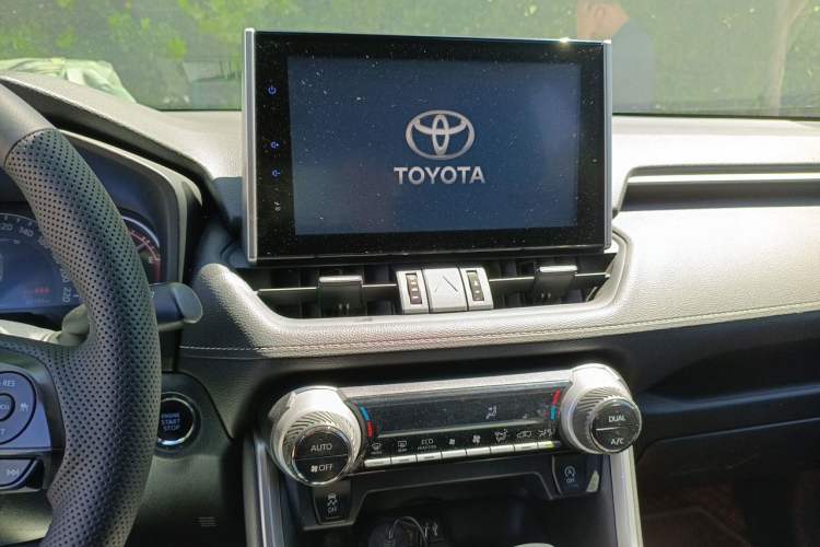 Used Toyota RAV4 2021 2.0L CVT Two-Wheel Drive Fashion Edition Audio And AC Panel