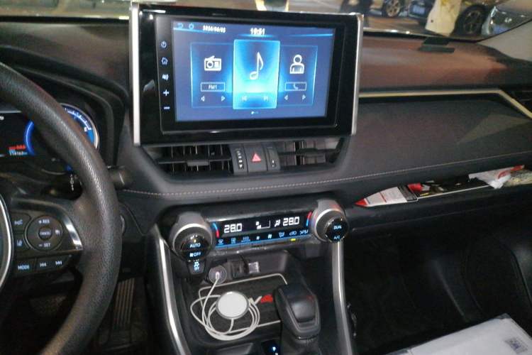 Used Toyota RAV4 2021 Dual-Engine 2.5L E-CVT Two-Wheel Drive Elite Edition Audio And AC Panel