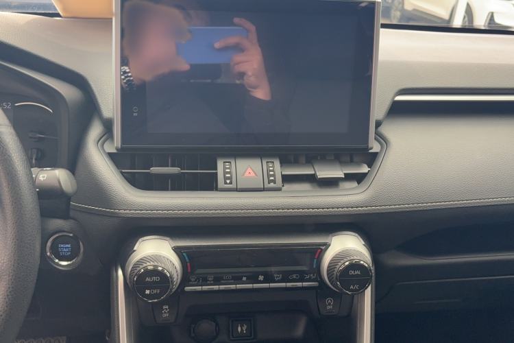 Used Toyota RAV4 2021 2.0L CVT Two-Wheel Drive Fashion Edition Audio And AC Panel