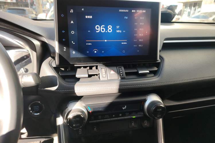 Used Toyota RAV4 2021 2.0L CVT Two-Wheel Drive Fashion PLUS Edition Audio And AC Panel