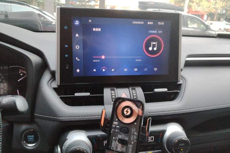 Used Toyota RAV4 2021 2.0L CVT Two-Wheel Drive Fashion PLUS Edition Audio And AC Panel