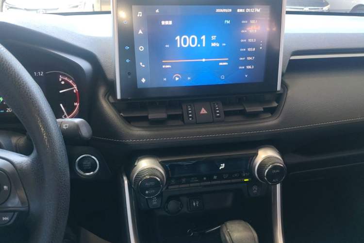 Used Toyota RAV4 2021 2.0L CVT Two-Wheel Drive Fashion Edition Audio And AC Panel