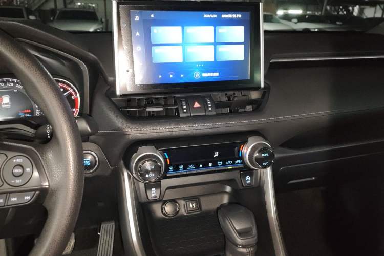 Used Toyota RAV4 2021 2.0L CVT Two-Wheel Drive Fashion Edition Audio And AC Panel