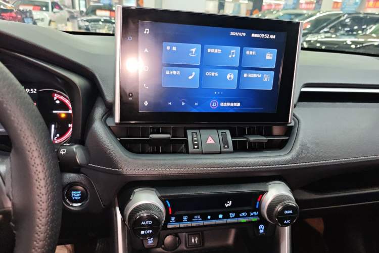 Used Toyota RAV4 2021 2.0L CVT Two-Wheel Drive Fashion Edition Audio And AC Panel