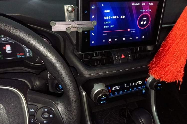 Used Toyota RAV4 2021 2.0L CVT Two-Wheel Drive Fashion Edition Audio And AC Panel