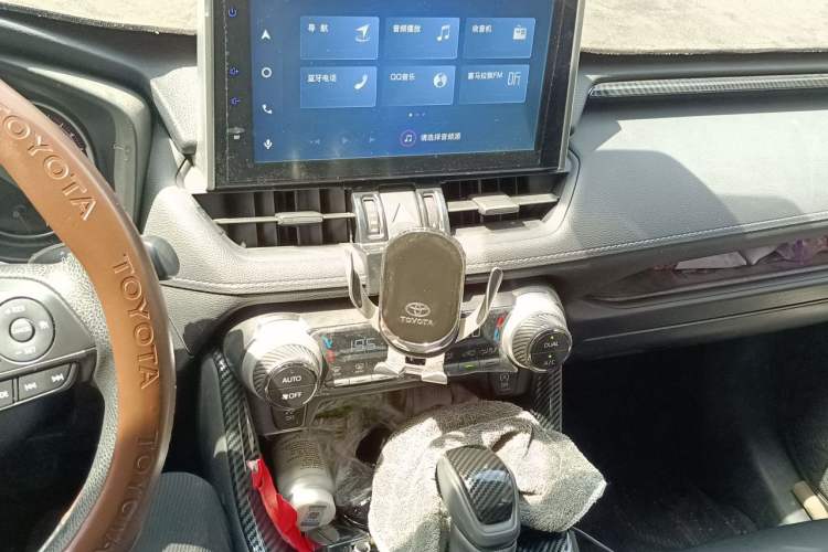 Used Toyota RAV4 2021 2.0L CVT Two-Wheel Drive Fashion Edition Audio And AC Panel
