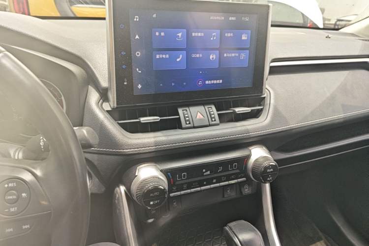 Used Toyota RAV4 2021 2.0L CVT Two-Wheel Drive Fashion PLUS Edition Audio And AC Panel