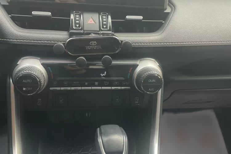 Used Toyota RAV4 2021 2.0L CVT Two-Wheel Drive Fashion PLUS Edition Audio And AC Panel