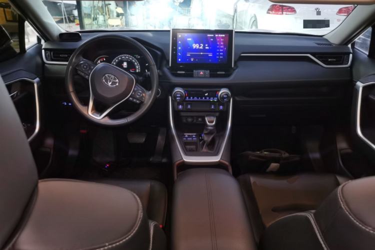 Used Toyota RAV4 2021 2.0L CVT Two-Wheel Drive Fashion PLUS Edition Center Console