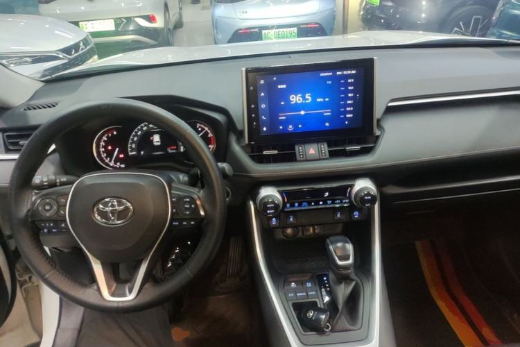 Used Toyota RAV4 2021 2.0L CVT Two-Wheel Drive Fashion PLUS Edition Center Console