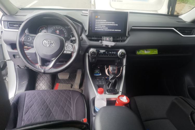 Used Toyota RAV4 2021 2.0L CVT 4x4 Trend Edition Center Console