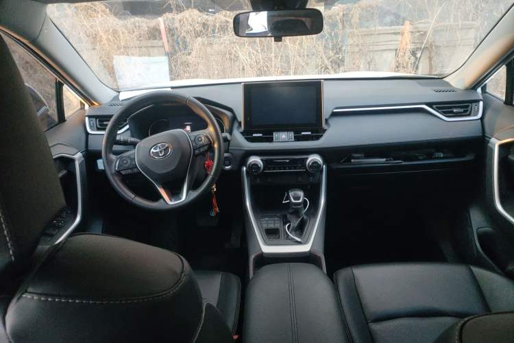 Used Toyota RAV4 2021 2.0L CVT 4x4 Style PLUS Edition Center Console