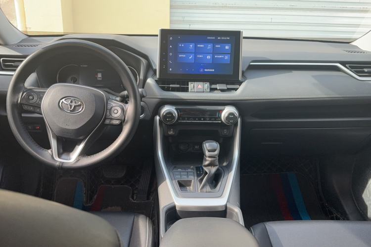 Used Toyota RAV4 2021 2.0L CVT 4x4 Trend Edition Center Console