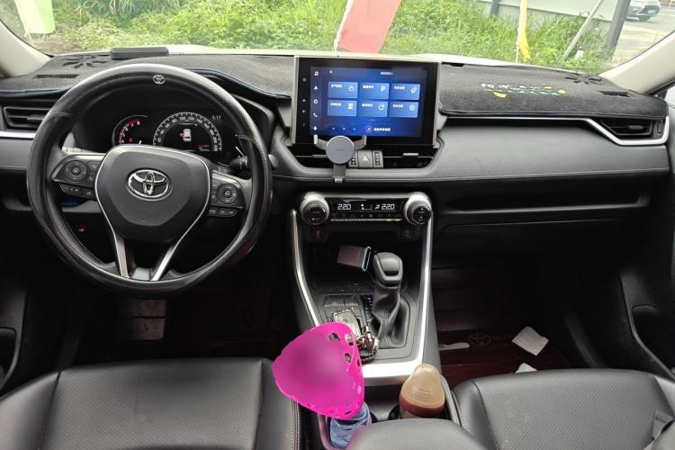 Used Toyota RAV4 2021 2.0L CVT Two-Wheel Drive Fashion Edition Center Console