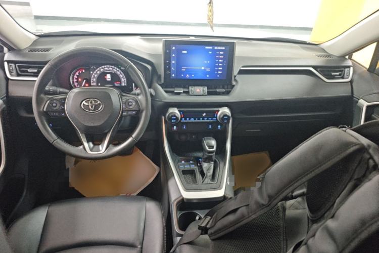 Used Toyota RAV4 2021 2.0L CVT Two-Wheel Drive Fashion PLUS Edition Center Console