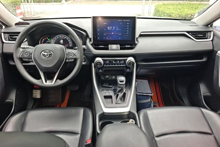 Used Toyota RAV4 2021 2.0L CVT Two-Wheel Drive Fashion Edition Center Console