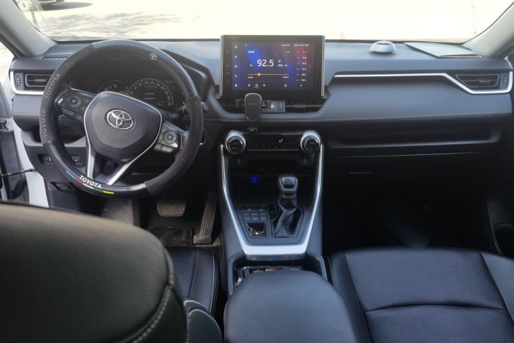 Used Toyota RAV4 2021 2.0L CVT 4x4 Style PLUS Edition Center Console