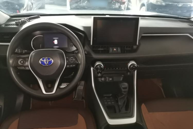 Used Toyota RAV4 2021 2.0L CVT 4x4 Trend Edition Center Console