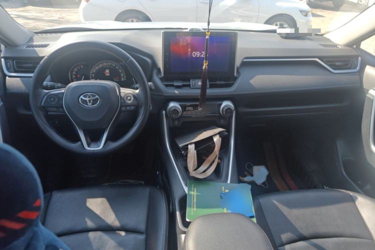 Used Toyota RAV4 2021 2.0L CVT Two-Wheel Drive Fashion Edition Center Console