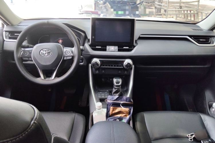 Used Toyota RAV4 2021 2.0L CVT 4x4 Style PLUS Edition Center Console