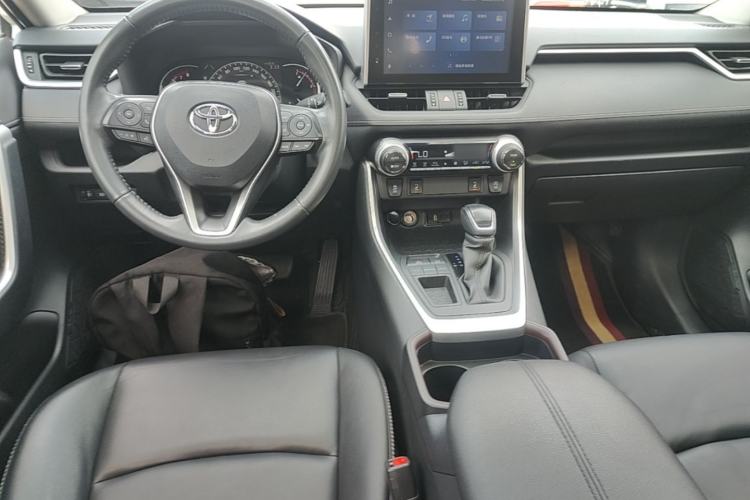 Used Toyota RAV4 2021 2.0L CVT Two-Wheel Drive Fashion PLUS Edition Center Console