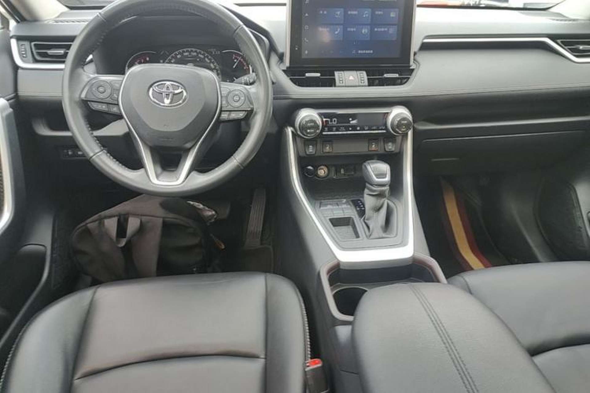 Used Toyota RAV4 2021 2.0L CVT Two-Wheel Drive Fashion PLUS Edition Center Console