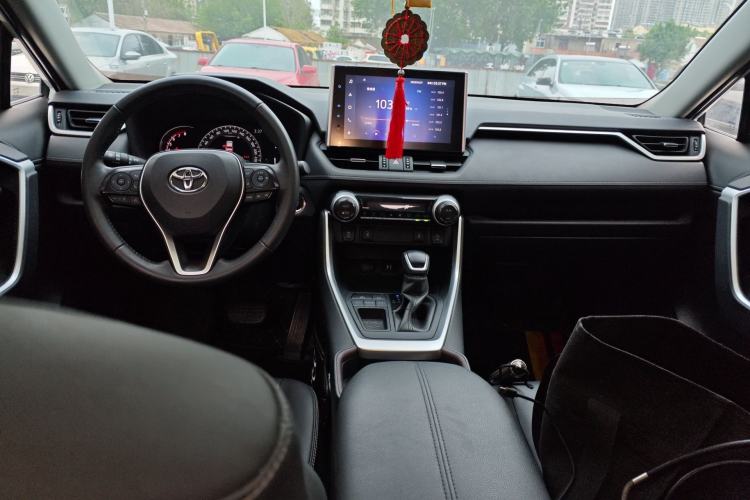 Used Toyota RAV4 2021 2.0L CVT Two-Wheel Drive Fashion PLUS Edition Center Console