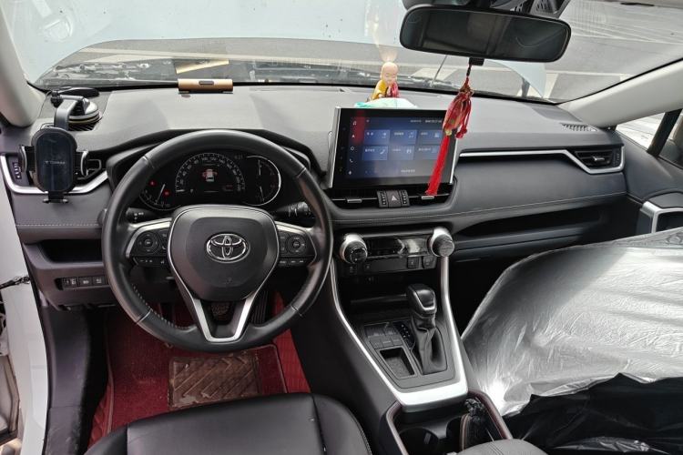 Used Toyota RAV4 2021 2.0L CVT Two-Wheel Drive Fashion PLUS Edition Center Console